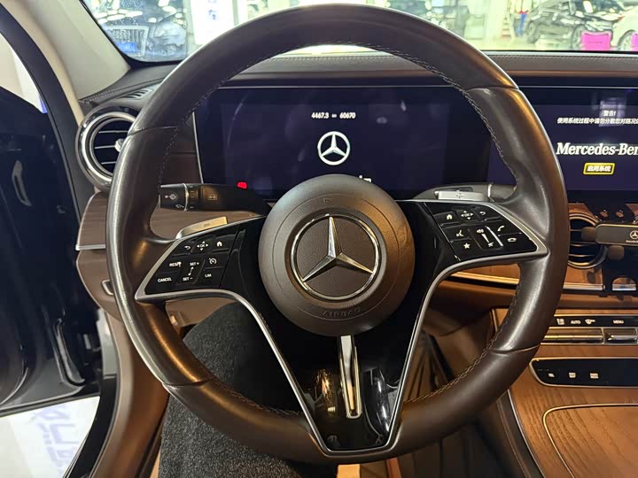 Фото 6 - Mercedes-Benz E-Class