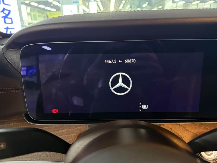 Фото 7 - Mercedes-Benz E-Class