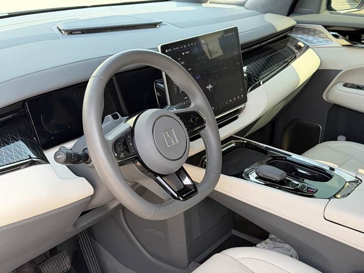 Фото 9 - Zeekr 009