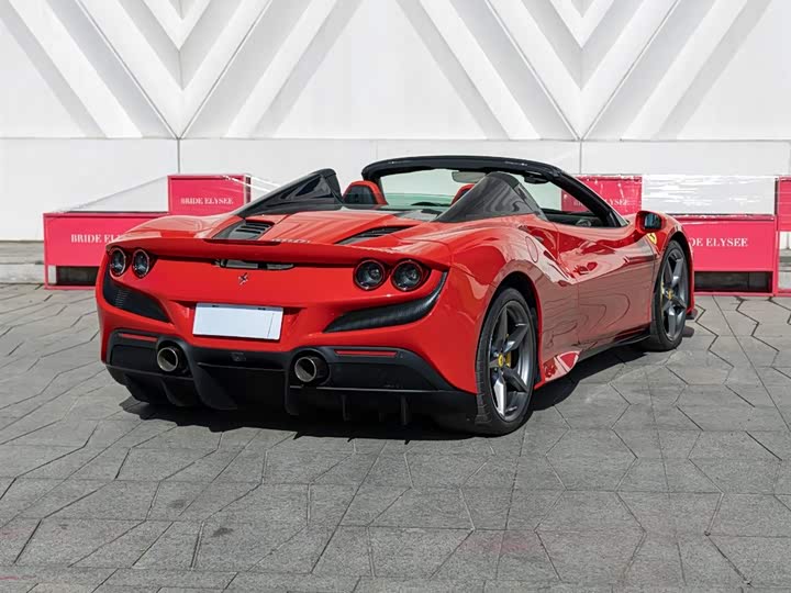 Фото 4 - Ferrari F8