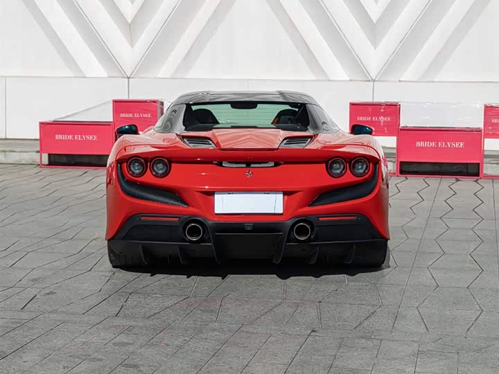 Фото 5 - Ferrari F8