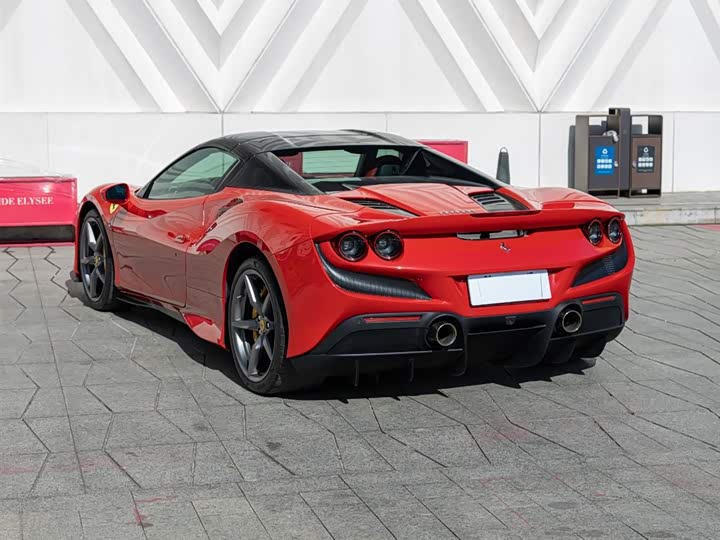 Фото 6 - Ferrari F8