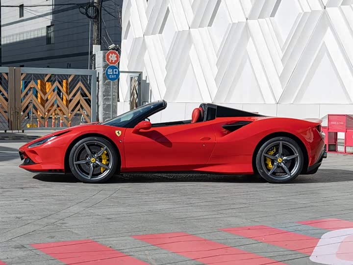 Фото 7 - Ferrari F8