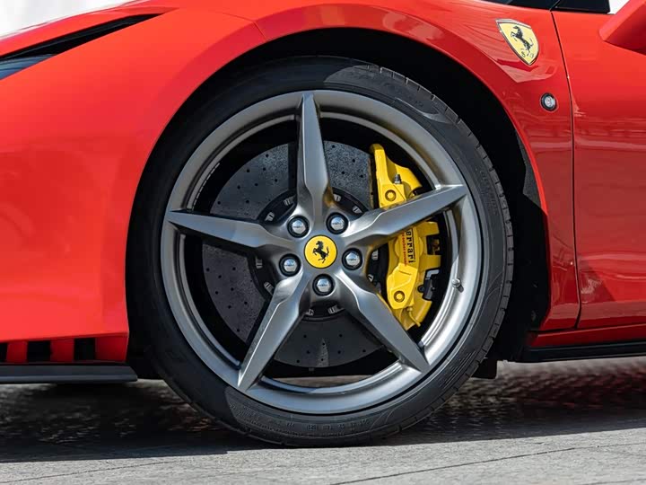 Фото 8 - Ferrari F8