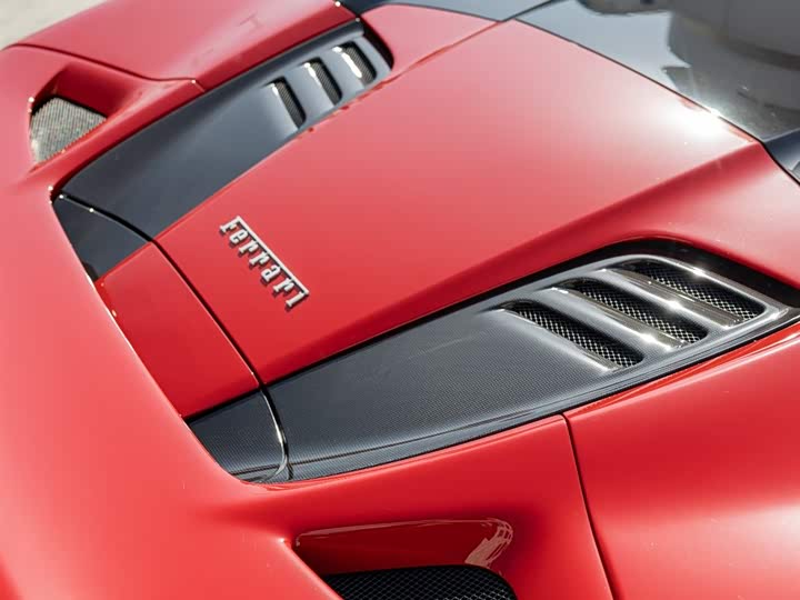 Фото 9 - Ferrari F8