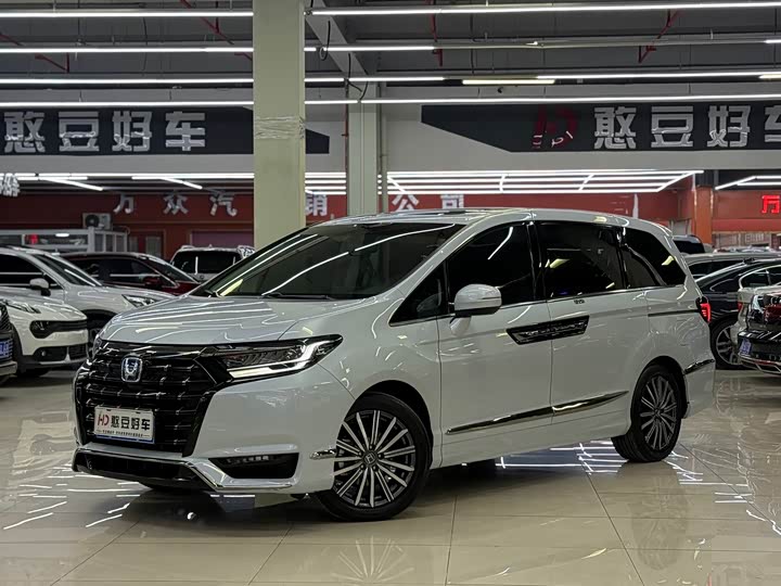 Фото 1 - Honda Elysion