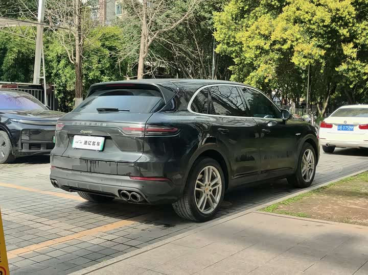 Фото 6 - Porsche Cayenne Hybrid