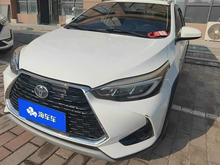 Фото 1 - Toyota Yaris L Hatchback