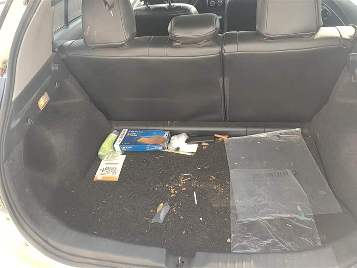 Фото 4 - Toyota Yaris L Hatchback