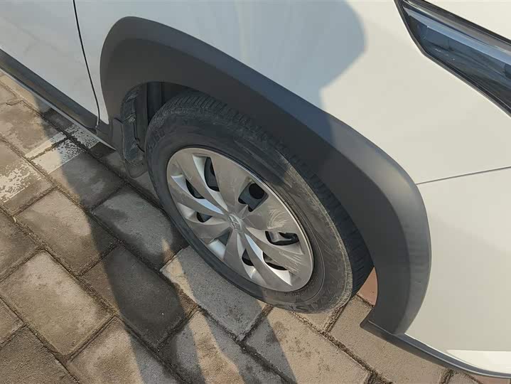 Фото 6 - Toyota Yaris L Hatchback