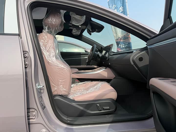 Фото 9 - XPeng Mona M03