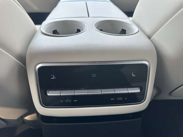 Фото 8 - LiXiang L9