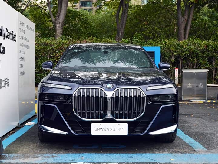 Фото 3 - BMW 7 Series