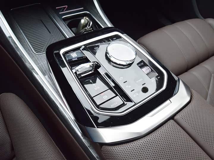 Фото 8 - BMW 7 Series