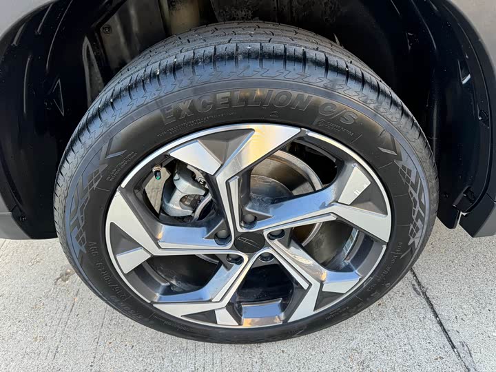 Фото 5 - Geely Atlas L