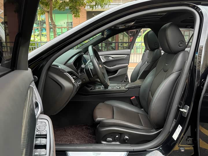 Фото 8 - Cadillac CT5