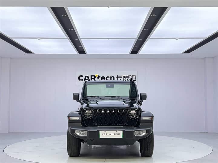 Фото 8 - Jeep Wrangler Hybrid