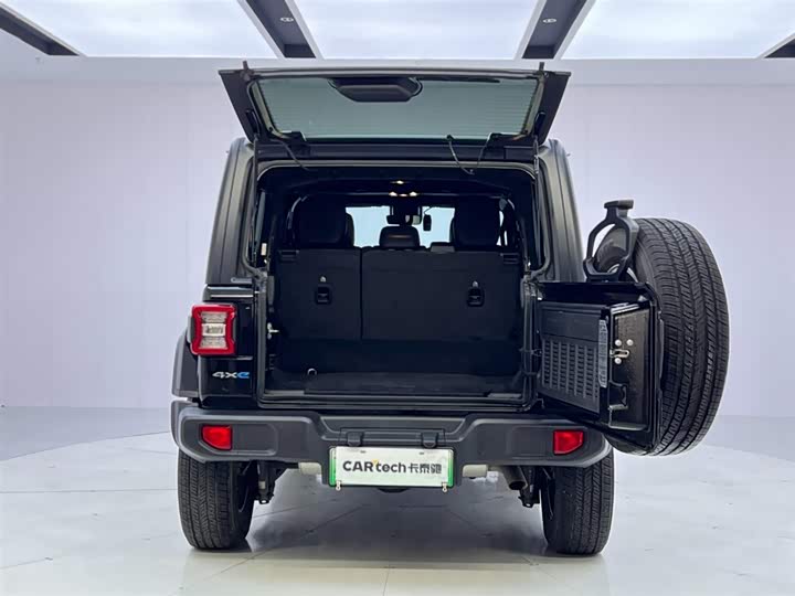 Фото 9 - Jeep Wrangler Hybrid