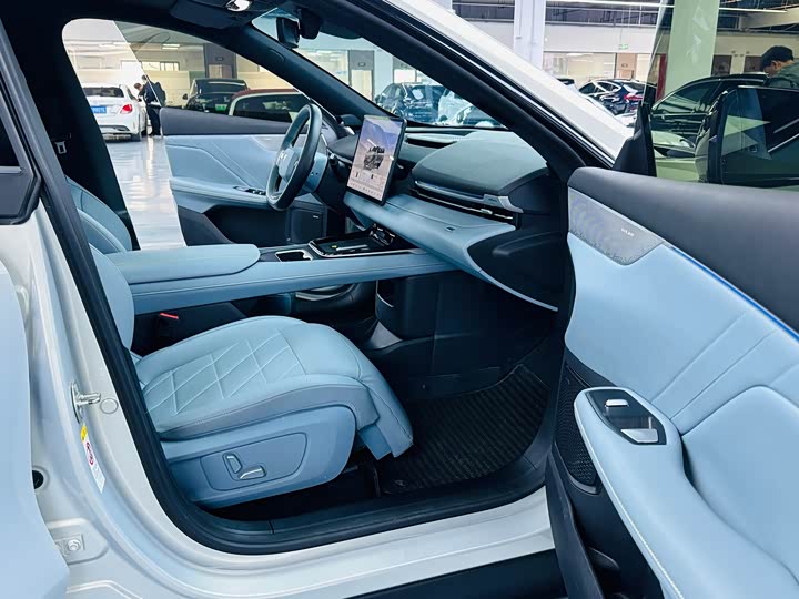 Фото 8 - Changan Deepal S05