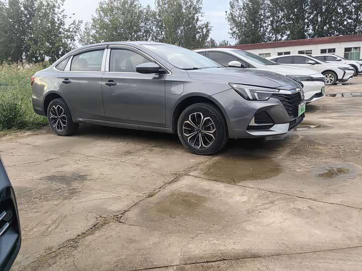 Photo 2 - Roewe i6 Max EV