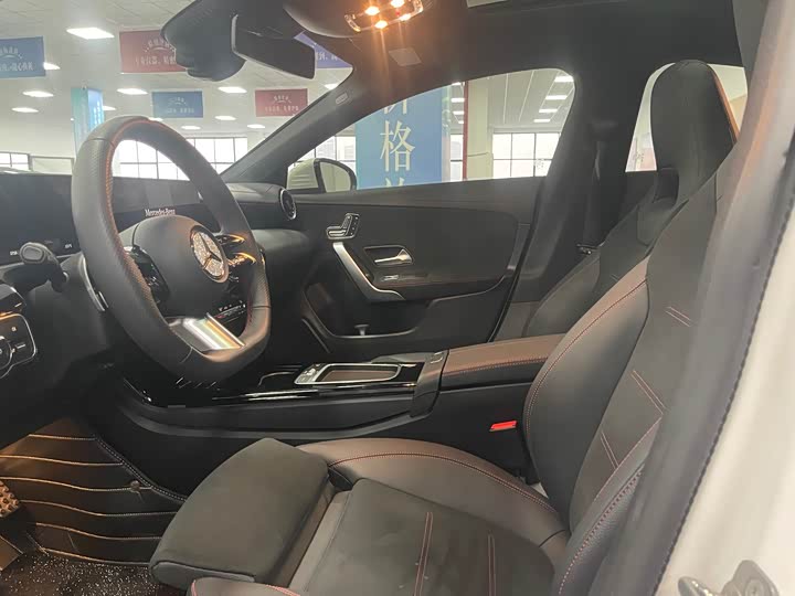 Фото 4 - Mercedes-Benz CLA-Class