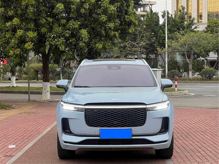 Фото 2 - LiXiang One