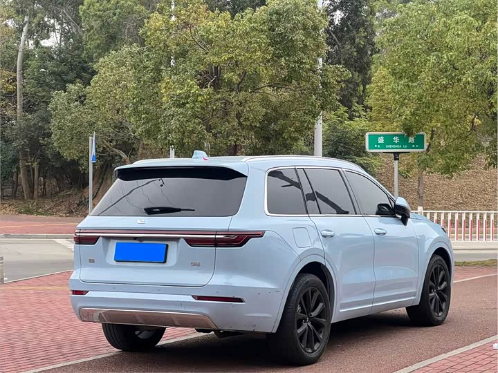 Фото 4 - LiXiang One