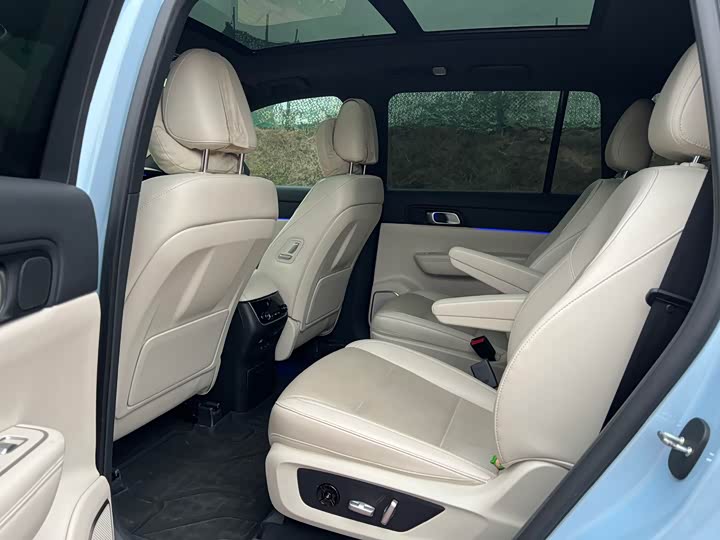 Фото 8 - LiXiang One