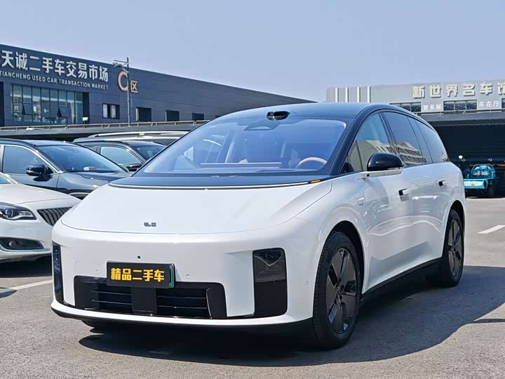 Фото 1 - LiXiang i8