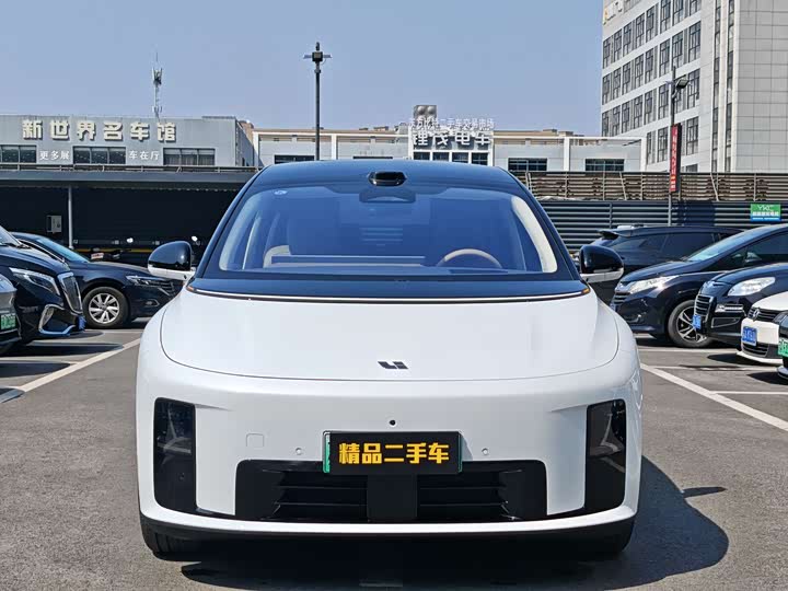 Фото 2 - LiXiang i8