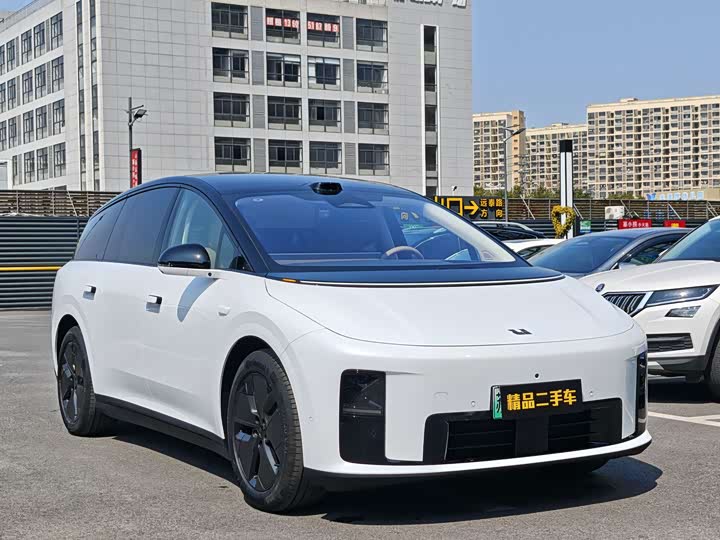 Фото 3 - LiXiang i8