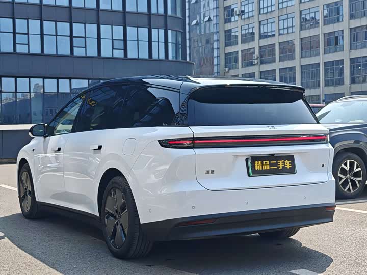 Фото 6 - LiXiang i8