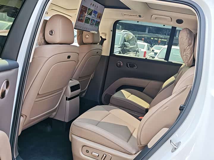 Фото 8 - LiXiang i8