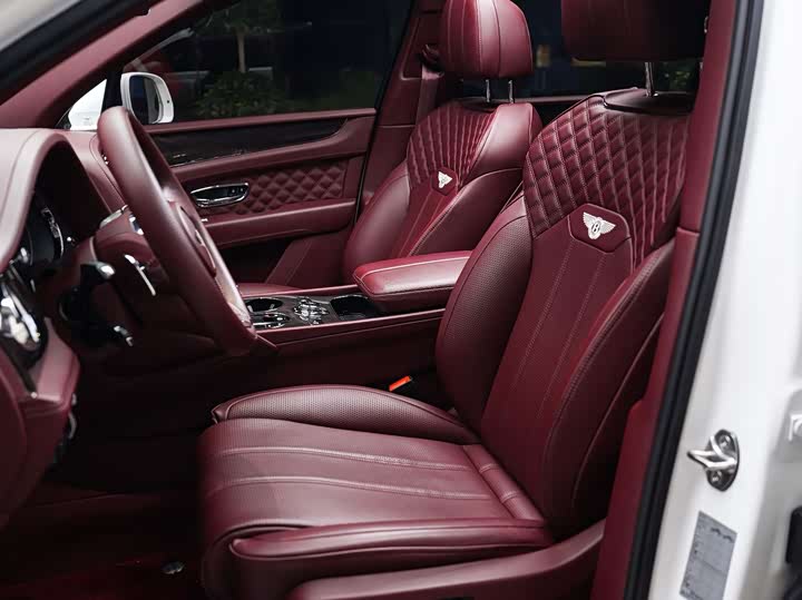 Фото 9 - Bentley Bentayga