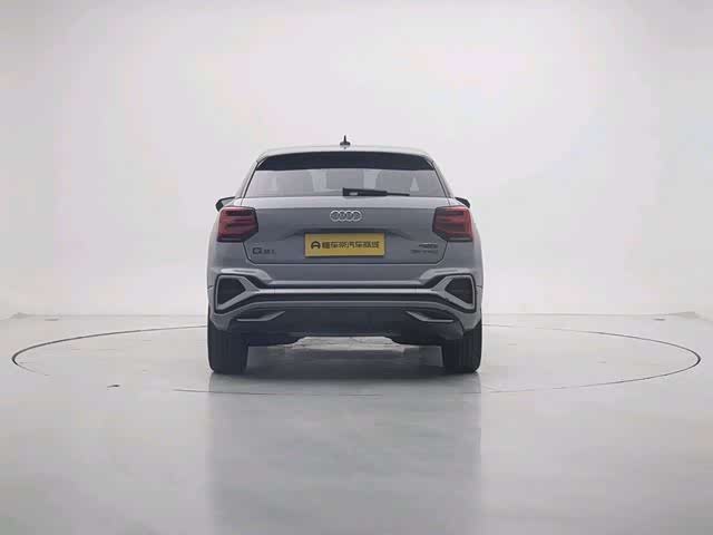 Photo 3 - Audi Q2L