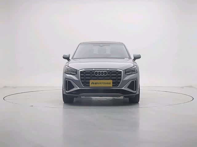 Photo 4 - Audi Q2L