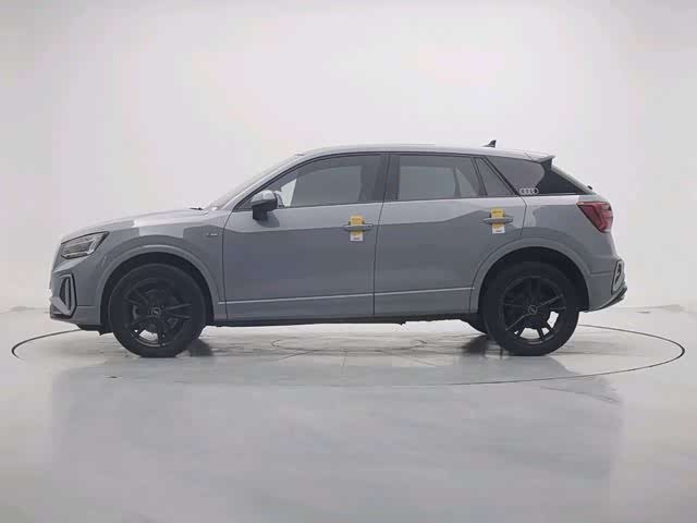 Photo 6 - Audi Q2L