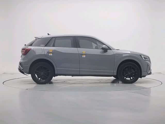Photo 7 - Audi Q2L