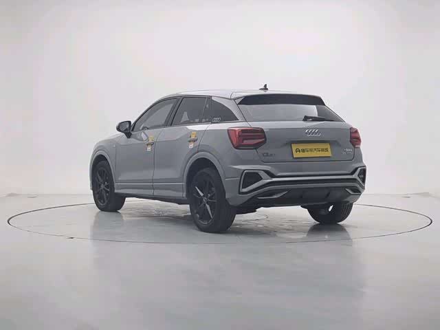 Photo 8 - Audi Q2L