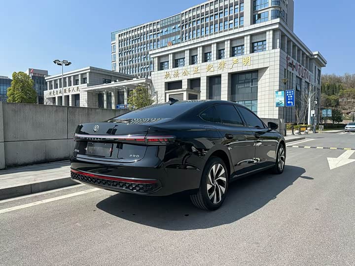 Фото 7 - Volkswagen Passat