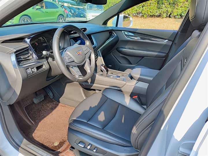 Фото 7 - Cadillac XT5