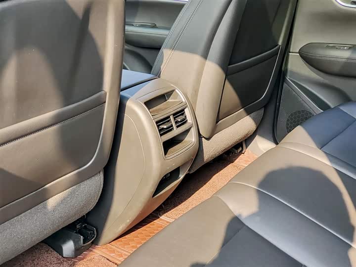 Фото 9 - Cadillac XT5