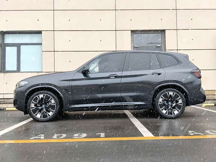 Фото 4 - BMW iX3