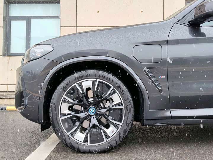 Фото 6 - BMW iX3