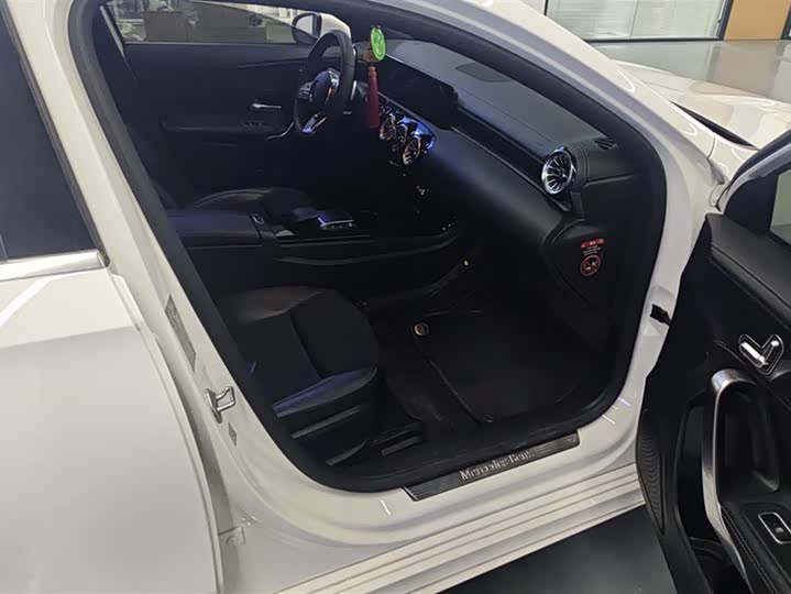 Фото 8 - Mercedes-Benz A-Class