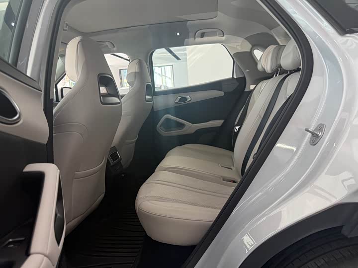 Фото 6 - BYD Yuan Up