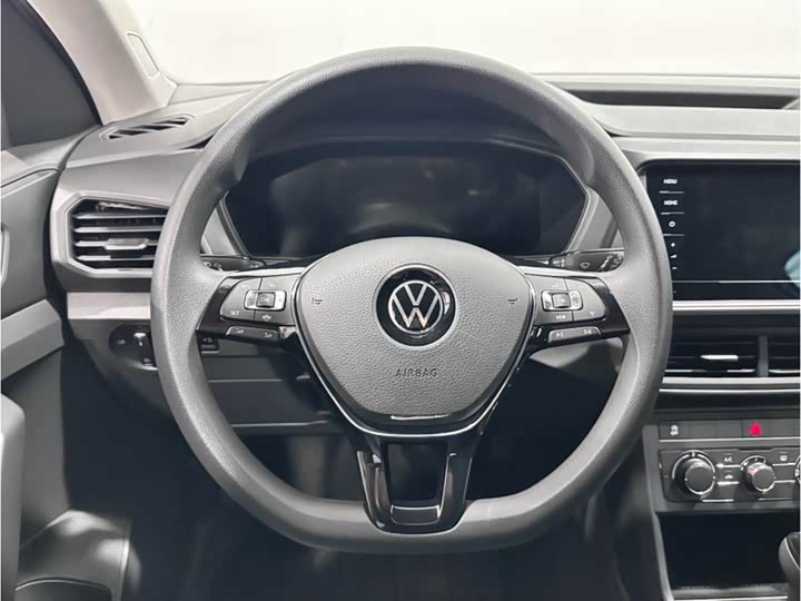 Photo 9 - Volkswagen T-Cross