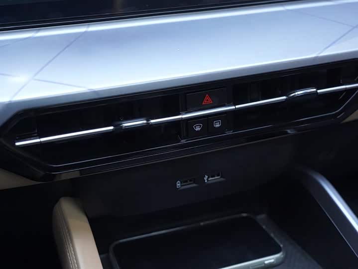 Фото 8 - Geely Okavango Pro