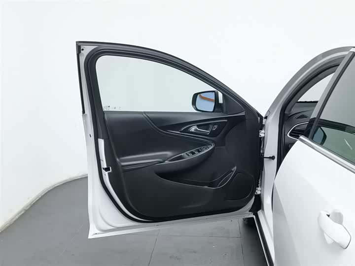 Фото 8 - Chevrolet Malibu XL