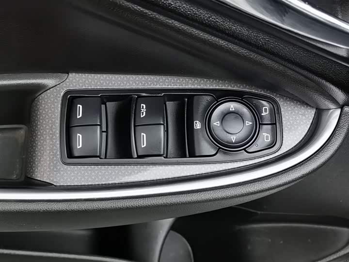 Фото 9 - Chevrolet Malibu XL